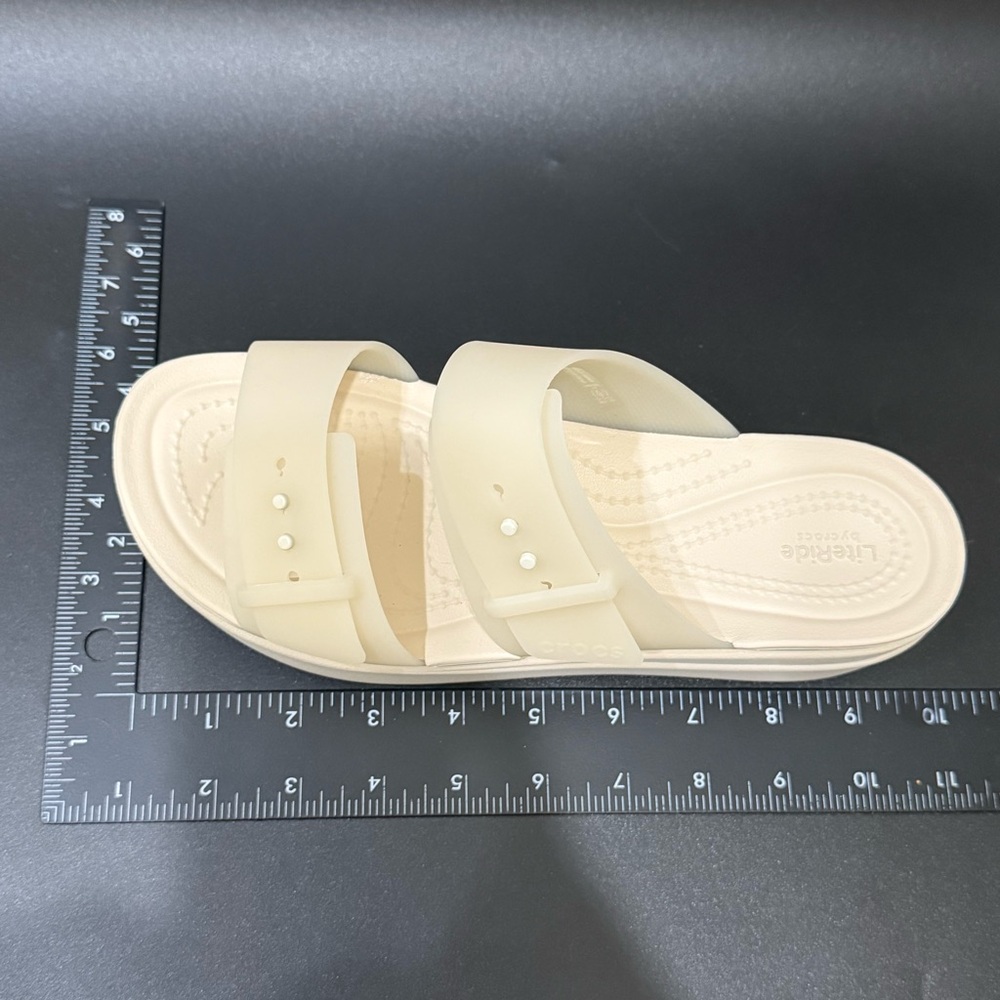 CROCS Beige Sandstone Brooklyn Buckle Frosted Low Wedge Sandals Women’s Size 8 - Picture 11 of 16